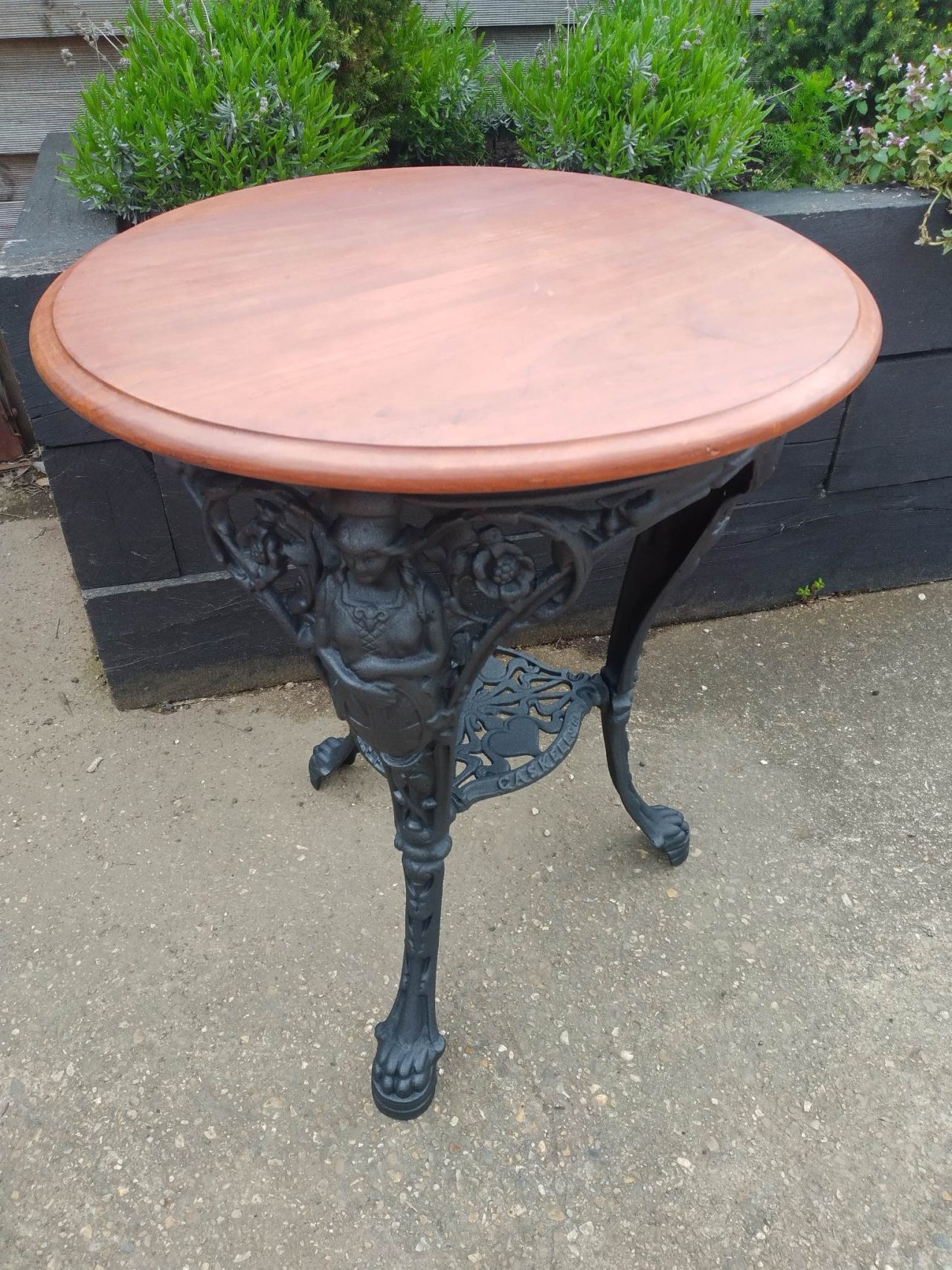 Image showcasing garden metal furniture restoration